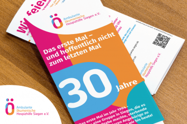 Eine Broschüre zum 30-jährigen Jubiläum der Ambulanten Ökumenischen Hospizhilfe Siegen e.V. mit buntem Design.